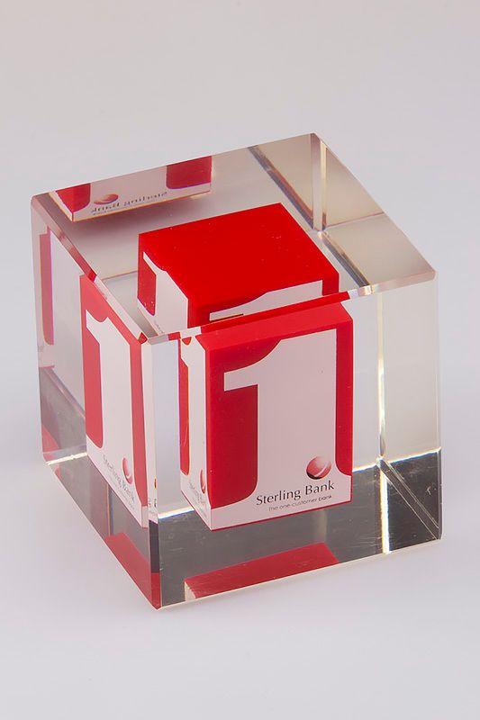 Acryl Statuette -  AKR001