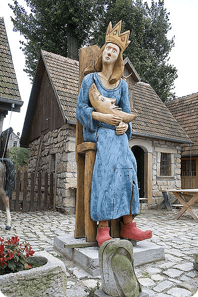 Hölzerne Statuette -  DRE028