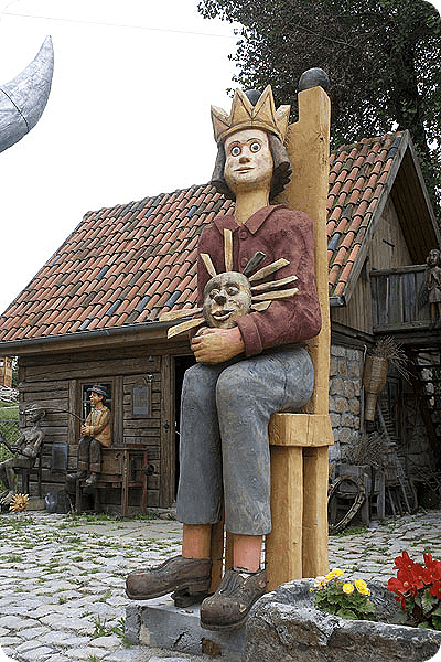 Hölzerne Statuette -  DRE029