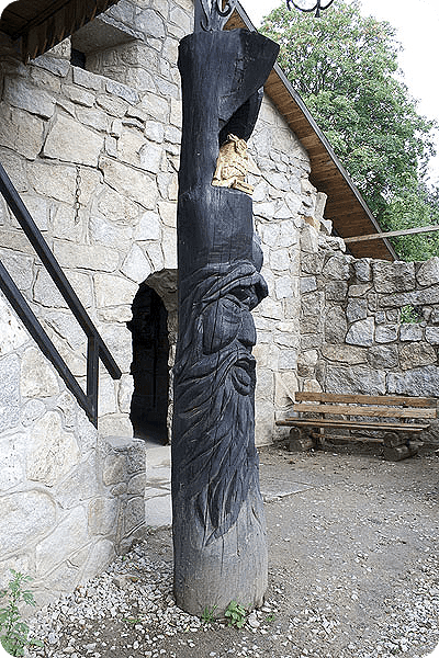 Hölzerne Statuette -  DRE032